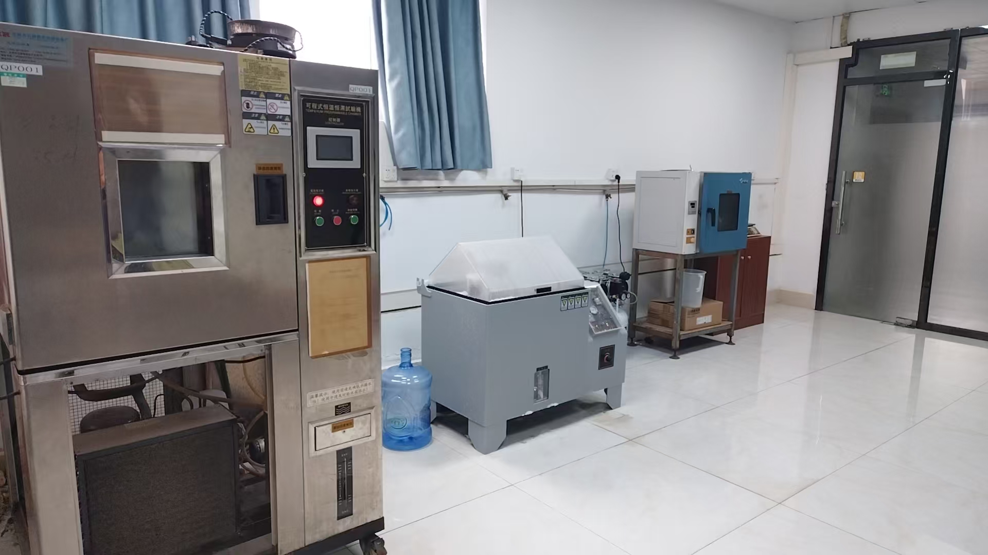 Salt-spray and weathering test equipment at LIFU Hardware